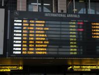 Online travel magazine - Pag-decode ng mga inskripsiyon sa mga airport board!