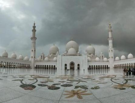 Where is the largest mosque in the world?